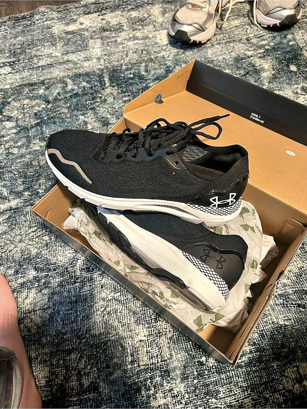Under Armour HOVR Sonic 6 Athletic Shoes Black & White US 8 brand New